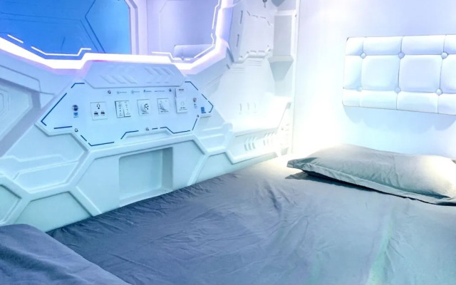 Spot On 89900 Jesselton Capsule Inn