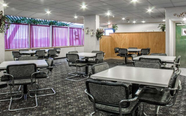 Rodeway Inn & Conference Center