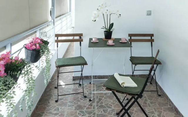 Luxurious 3 Bd Modern Apt in Dafni