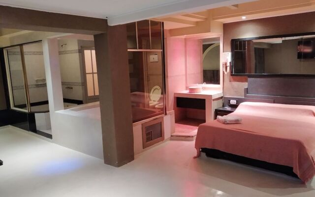 PH Suites - Adults Only