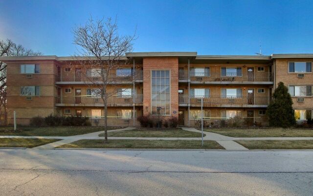 Scenic 1BR APT in Arlington Heights