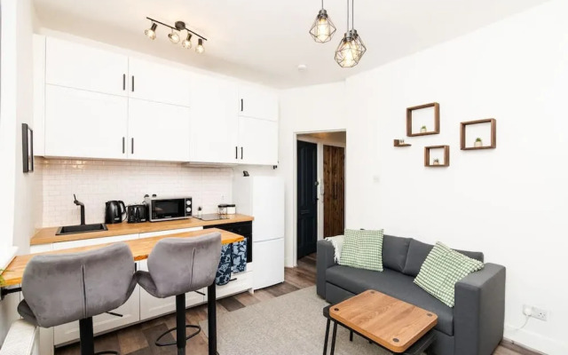 1 Bedroom Apartment-free Parking