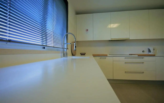 Modern Apartment in Luxurious Condominium