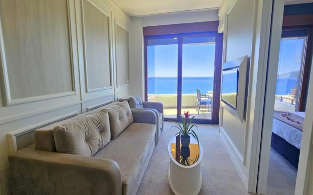 Royalis Suites