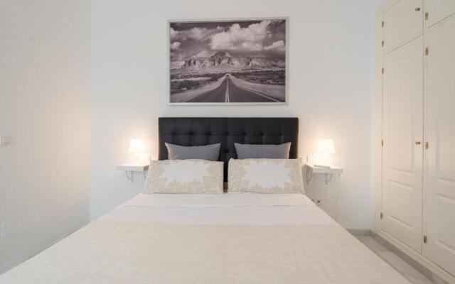 ML1C-Prime Location Marble Apartment with Patios