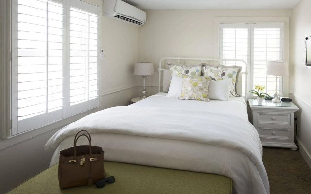 Vineyard Square Hotel & Suites