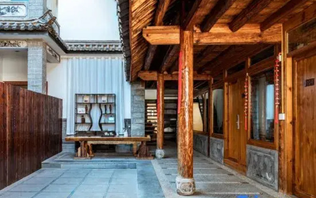 Ruyuan Boutique Homestay (Dali Erhai Caicun Branch)