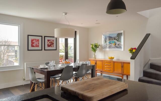Welcoming Little Venice Home by the Canal