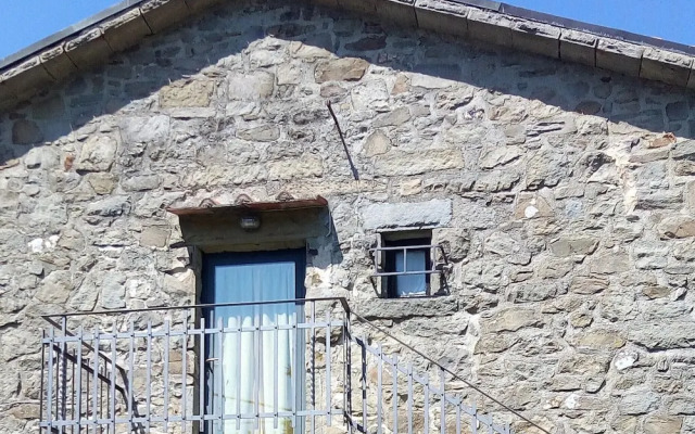 Two-room Apartment in Tuscan Rustic Style