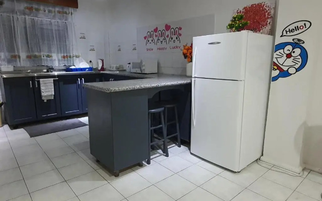 Cosy 2 bedroom unit with pool,Wifi parking