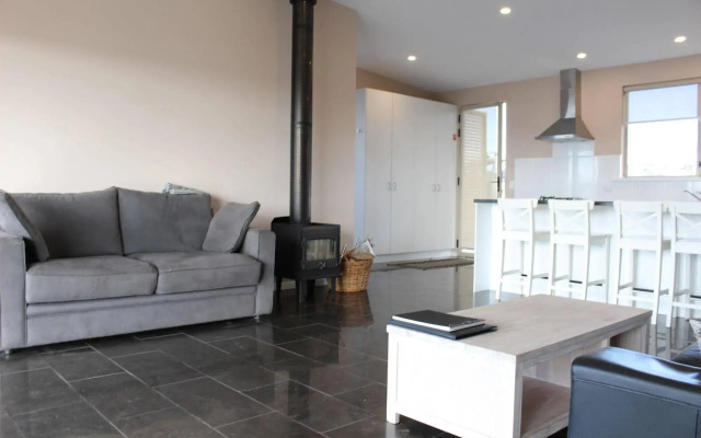 Hanson Bay Wildlife Sanctuary and Cabins