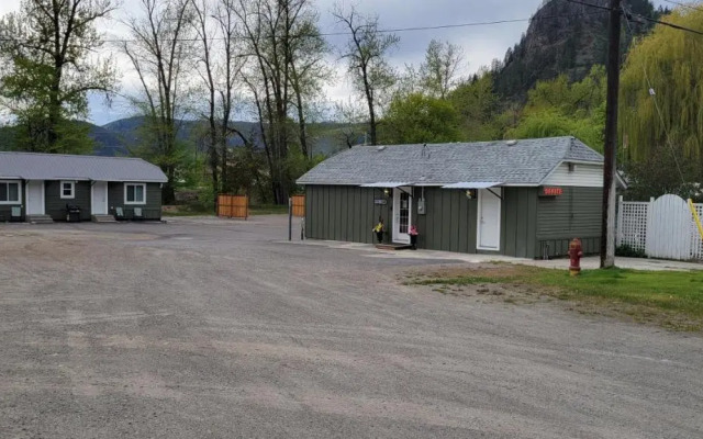 Riverside Motel