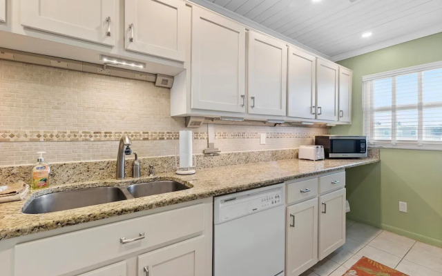 Sea Coast Gardens III 514