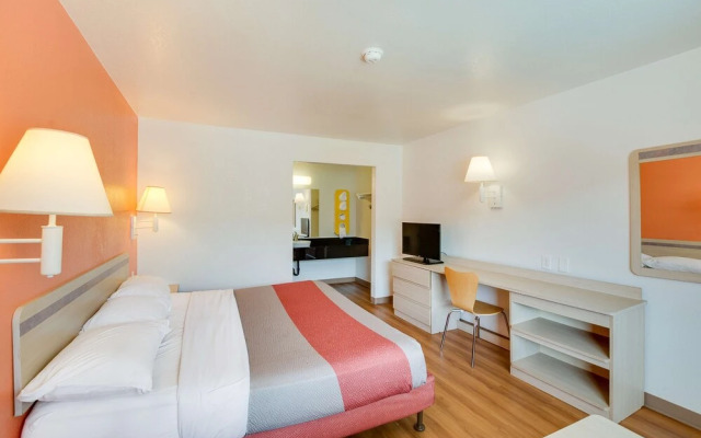 Motel 6 Columbia West