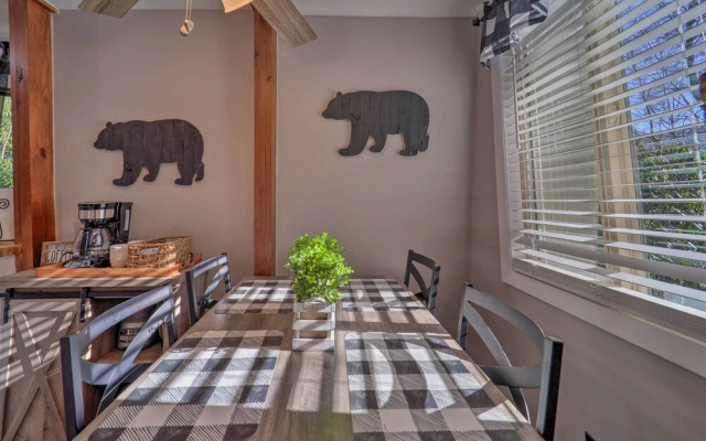 2 Mi to Dtwn: Banner Elk Mtn Townhome w/ Deck!