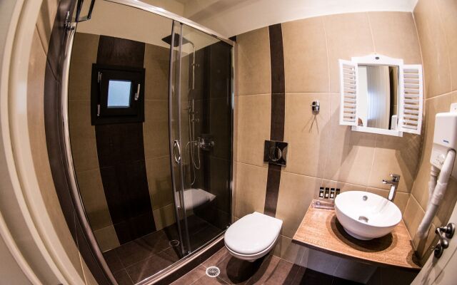 Naxos Petite Studios