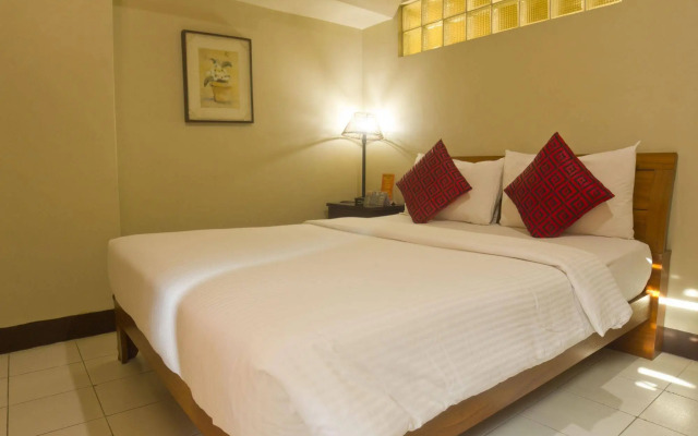 OYO 103 Artina Suites Hotel
