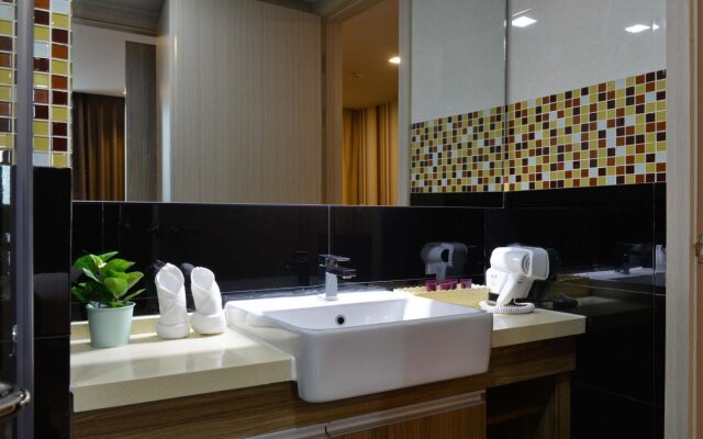 Ten Ekamai Suites Serviced Apartment