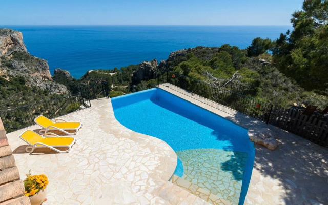 Villa With Sea Breeze Charm