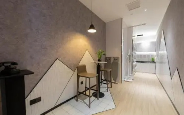 Atour Hotel Zhengzhou East Station Longzi Lake