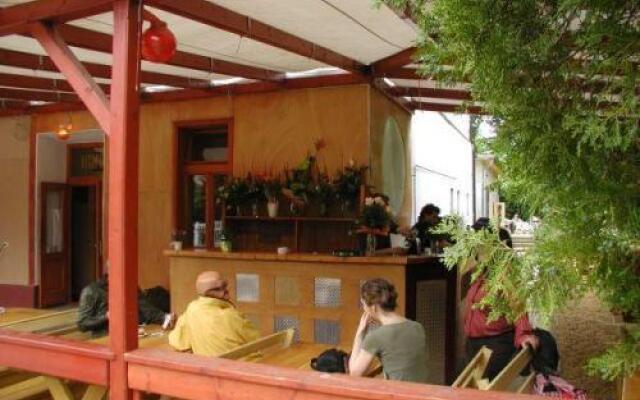 Hullam Hostel