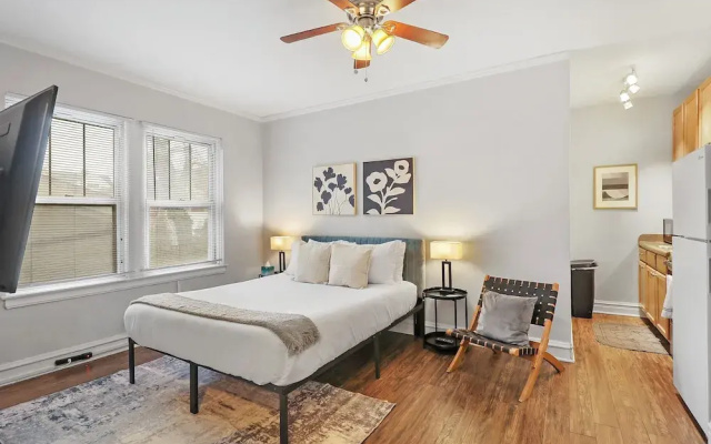 Cozy Charm Studio Apt - Kenwood 205