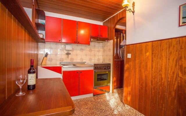 Apartments and rooms Anita