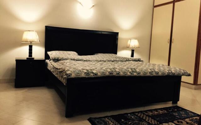 Rove Lodging - Three Bed Apartment, Murree