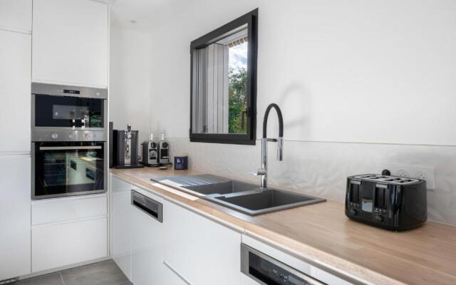 Maison moderne avec piscine et jacuzzi pour 15 personnes !