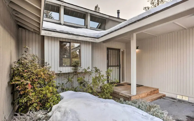 Modern Sunriver Home w/ Hot Tub: Ski, Hike & Bike!