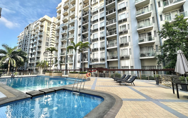 One Palm Tree Villas at Newport