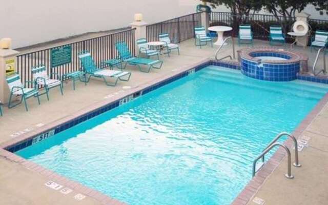 Quality Inn & Suites Clinton - Jackson West