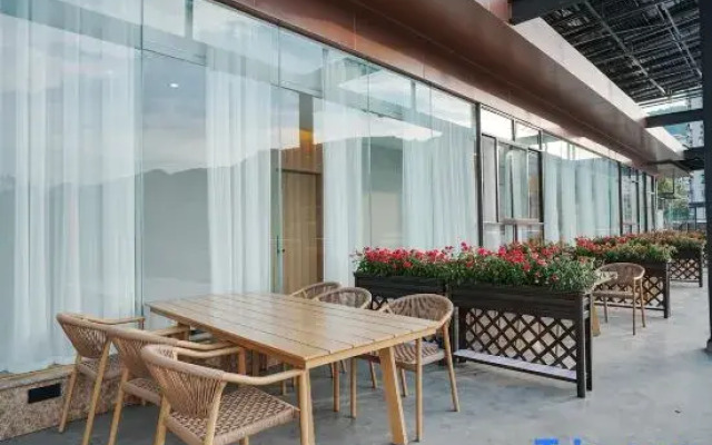 New Bridge United Hotel