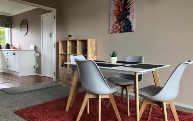 Uxbridge Luxury Apartment