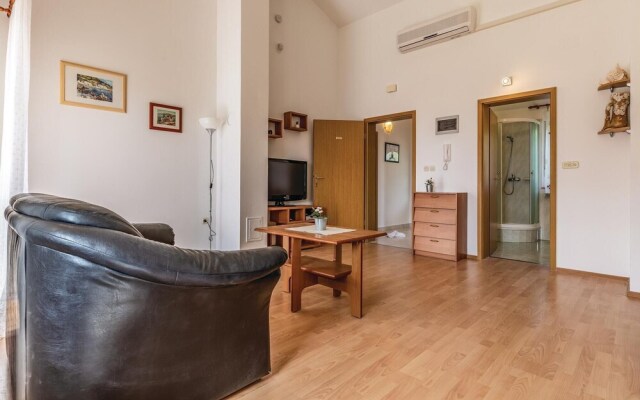 Stunning Home in Liznjan With Wifi and 3 Bedrooms