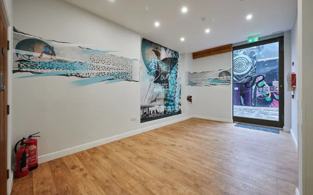 Host Stay Deluxe Studio for Two Sevenstay Apartments