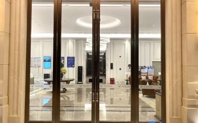 Vienna International Hotel (Luoding Xicheng Duxuan Branch)
