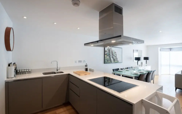 Trendy Queens Park Home Close to Hampstead by Underthedoormat