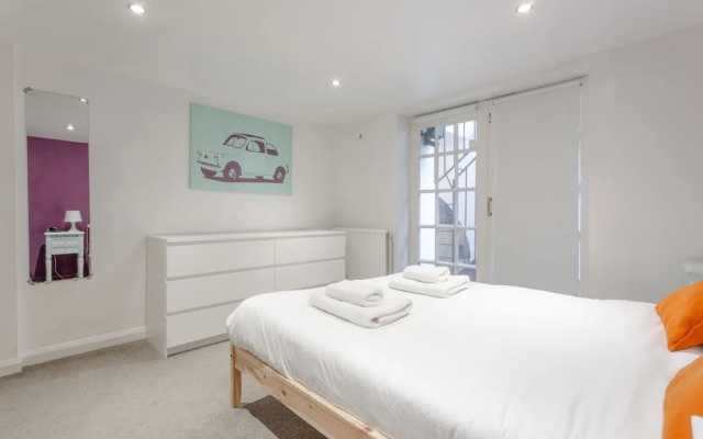 1 Bedroom Camden Apartment With Patio