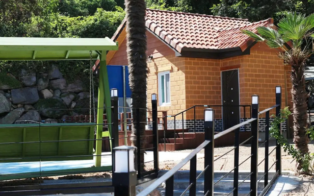 Pyramid Red Clay Pension