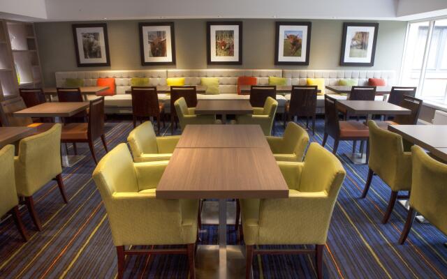 Holiday Inn Express Edinburgh Airport (ex Quality Edinburgh Airport Hotel)