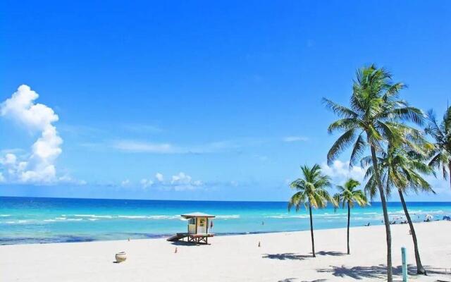 Amazing Apartment,hallandale Beach, Walk to Ocean!