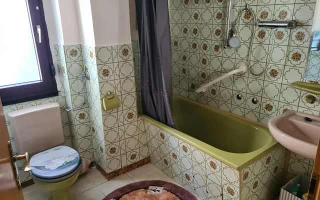 Monteurwohnung Fremdenzimmer mit WLAN, Garten, Parkplatz, eigener Terrasse