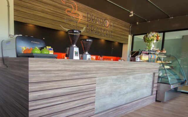 Dragon River Avenue Hotel