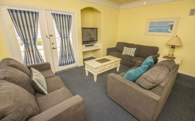 Bright Runaway Beach Condo