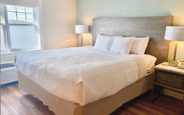Atlantic Beach Hotel and Suites Newport