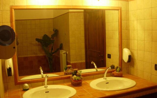 Angelucci Agriturismo con Camere e Agri Camping