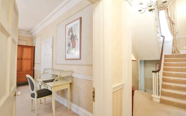 Spacious House in Marylebone [VR]