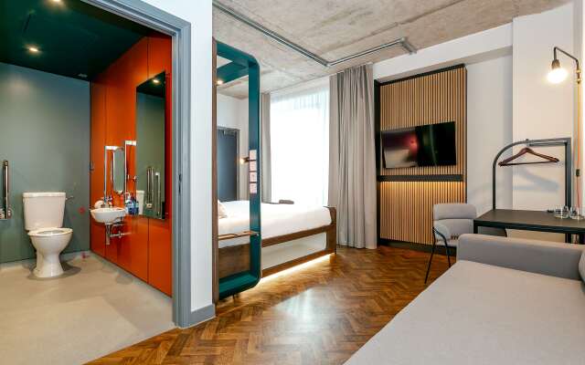 YOTEL Manchester Deansgate