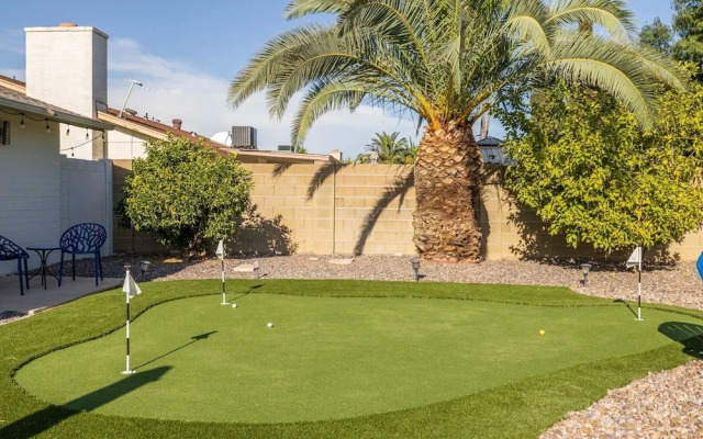 Scottsdale Waltann 3 Bedroom Home by RedAwning